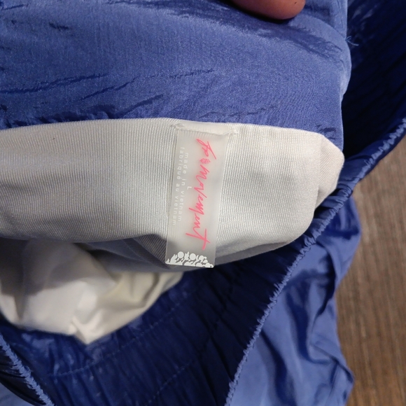 Free People Movement Stylish Blue Athletic Shorts for Women Size L - Picture 3 of 4